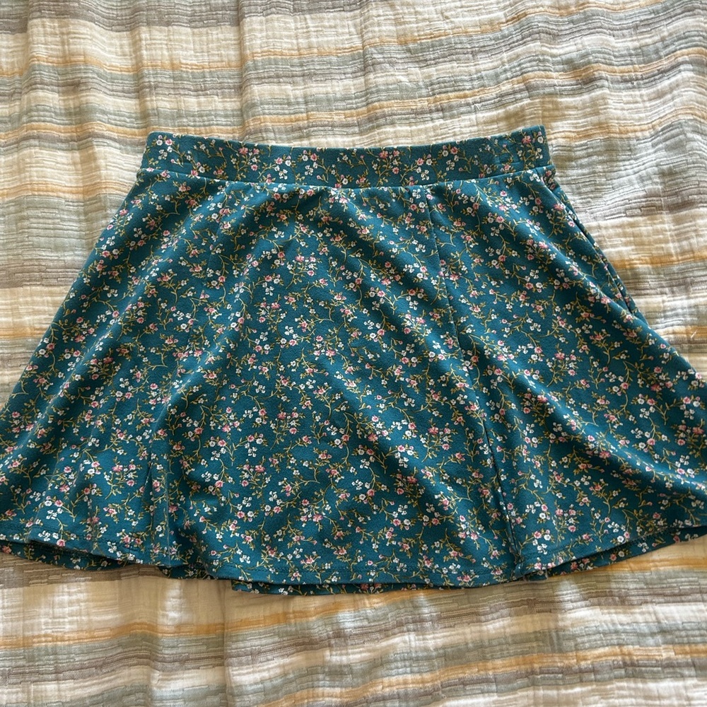 Green Floral Forever 21 Mini Skirt - Picture 3 of 3